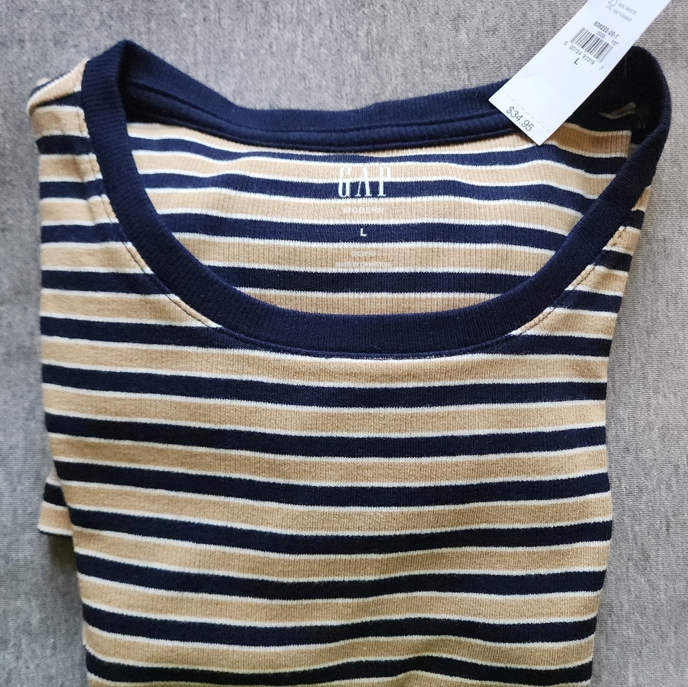 GAP Women's  Navy / Biege Ribbed Knit Striped Top Size Large NWT
